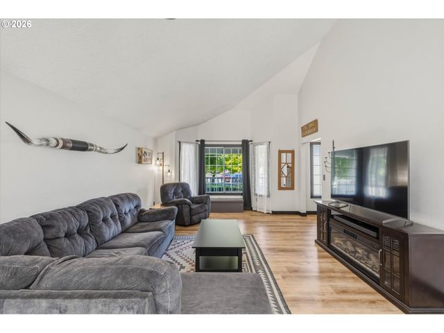 230 VALLEY Way, Woodland, WA 98674