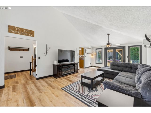230 VALLEY Way, Woodland, WA 98674