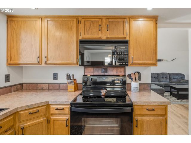 230 VALLEY Way, Woodland, WA 98674