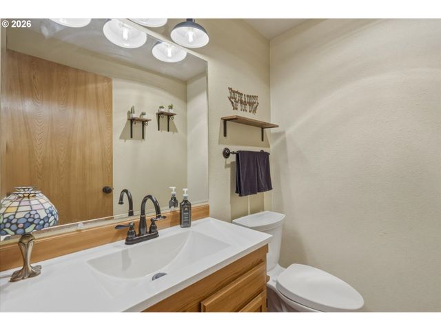 230 VALLEY Way, Woodland, WA 98674