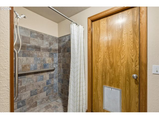230 VALLEY Way, Woodland, WA 98674