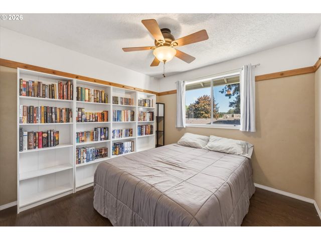 230 VALLEY Way, Woodland, WA 98674