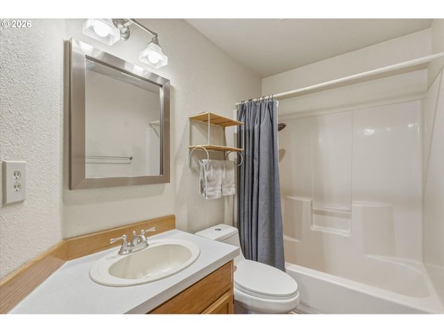 230 VALLEY Way, Woodland, WA 98674
