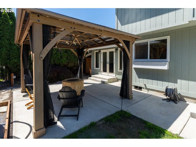 230 VALLEY Way, Woodland, WA 98674