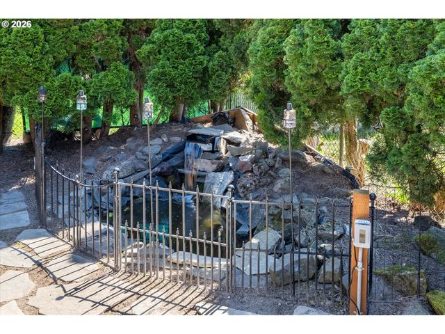 230 VALLEY Way, Woodland, WA 98674