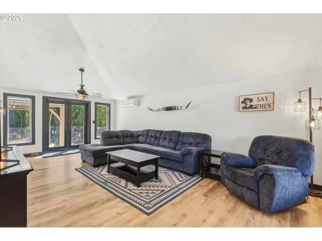 230 VALLEY Way, Woodland, WA 98674
