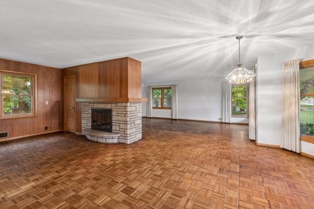 124 Natchez Avenue N, Golden Valley, MN 55422