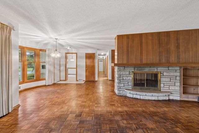 124 Natchez Avenue N, Golden Valley, MN 55422