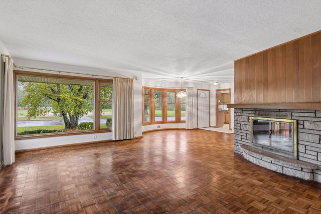 124 Natchez Avenue N, Golden Valley, MN 55422