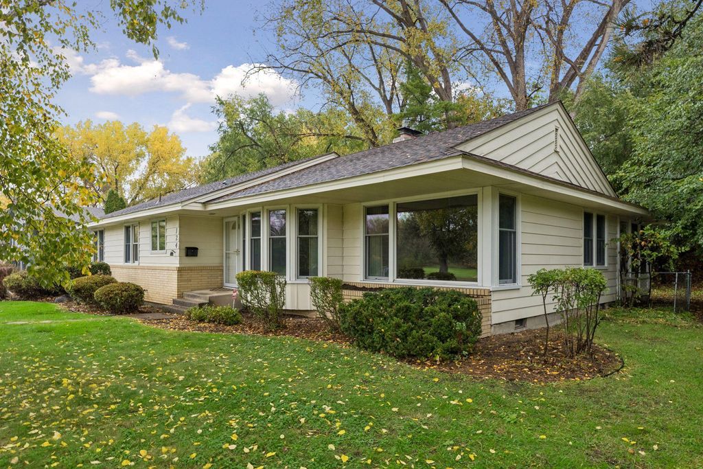 124 Natchez Avenue N, Golden Valley, MN 55422 — photo 2