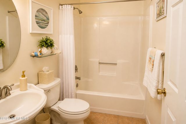 88 Storm Jib Court, Bayville, NJ 08721