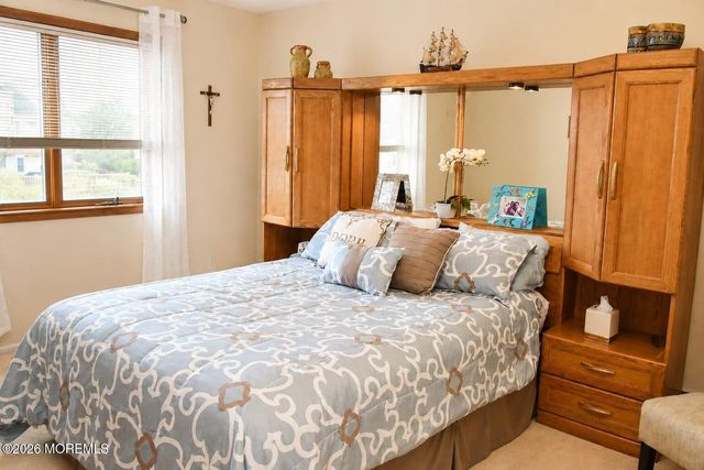 88 Storm Jib Court, Bayville, NJ 08721