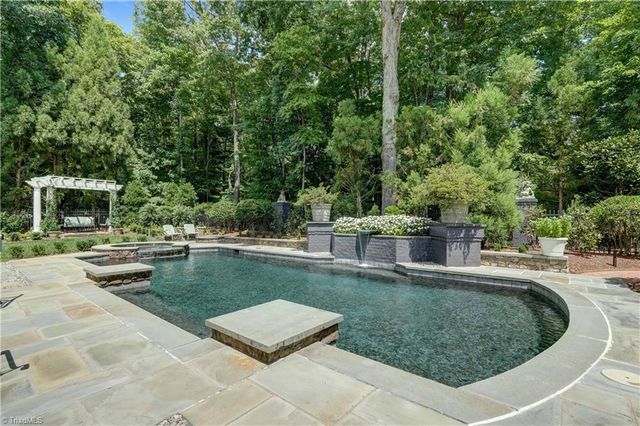 1 Captains Point, Greensboro, NC 27455