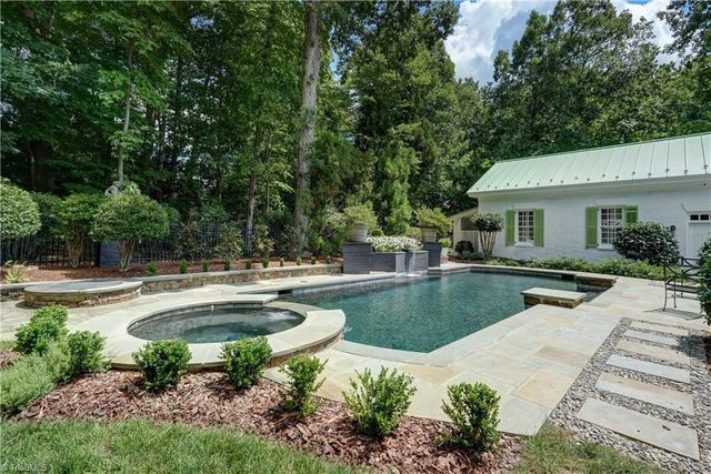 1 Captains Point, Greensboro, NC 27455