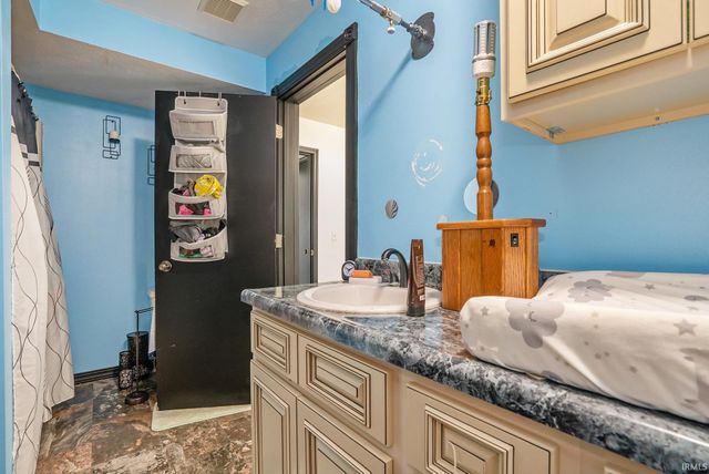 15981 County Road 22, Middlebury, IN 46540