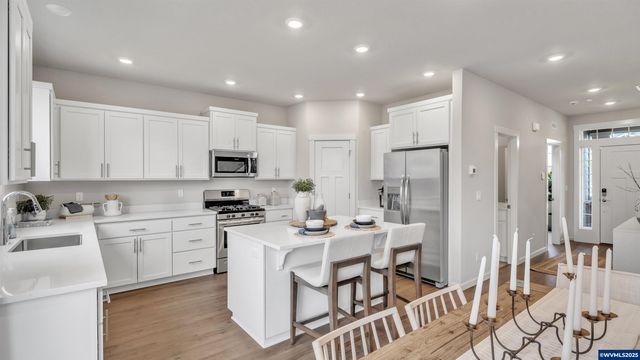 582 Withers Ct SE, Albany, OR 97322