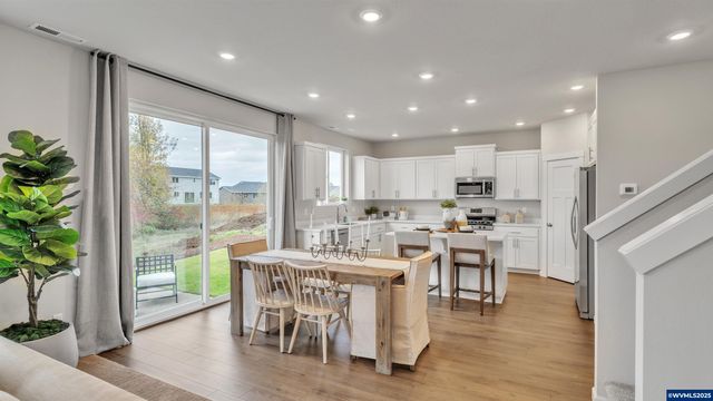 582 Withers Ct SE, Albany, OR 97322