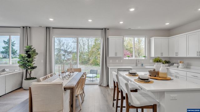 582 Withers Ct SE, Albany, OR 97322