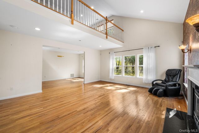 3 Heidi Lane, Mount Sinai, NY 11766