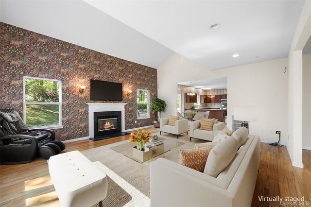 3 Heidi Lane, Mount Sinai, NY 11766