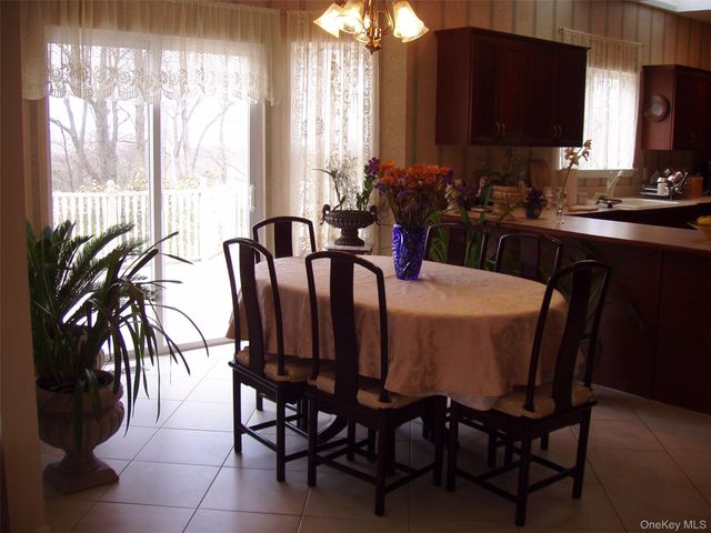 3 Heidi Lane, Mount Sinai, NY 11766