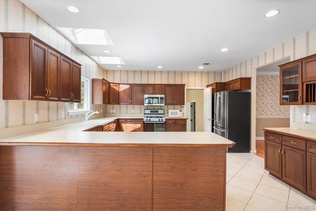 3 Heidi Lane, Mount Sinai, NY 11766