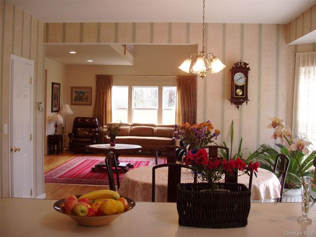 3 Heidi Lane, Mount Sinai, NY 11766