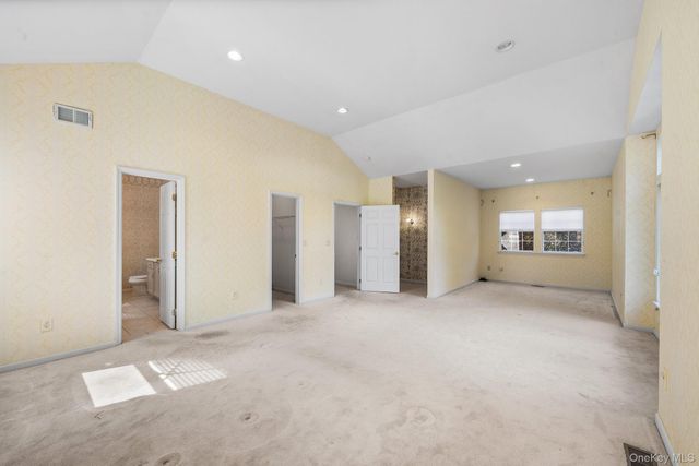 3 Heidi Lane, Mount Sinai, NY 11766