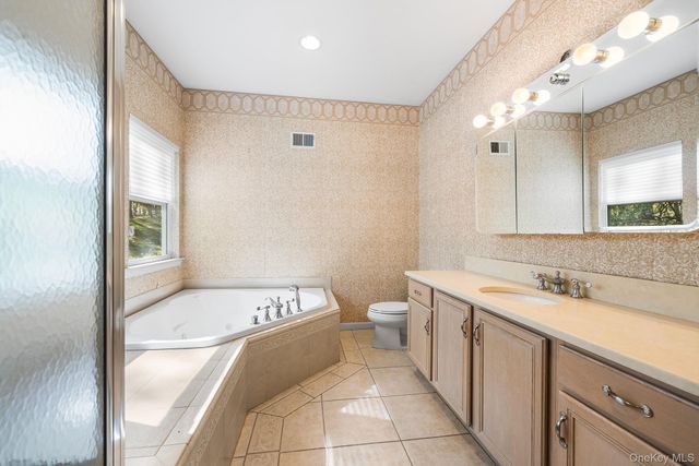 3 Heidi Lane, Mount Sinai, NY 11766