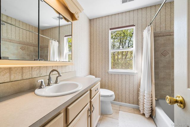 3 Heidi Lane, Mount Sinai, NY 11766