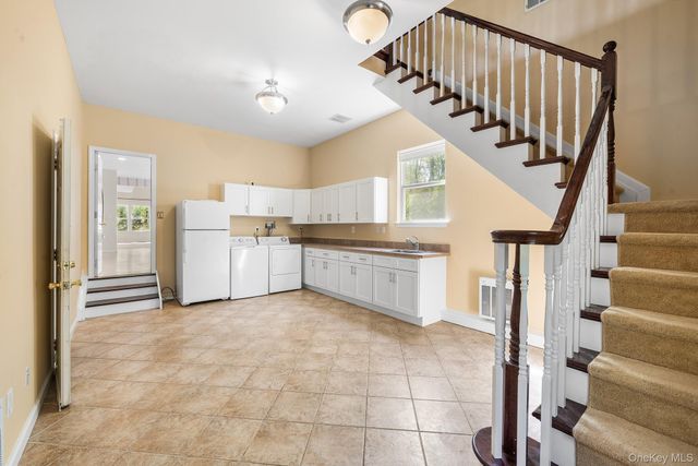 3 Heidi Lane, Mount Sinai, NY 11766