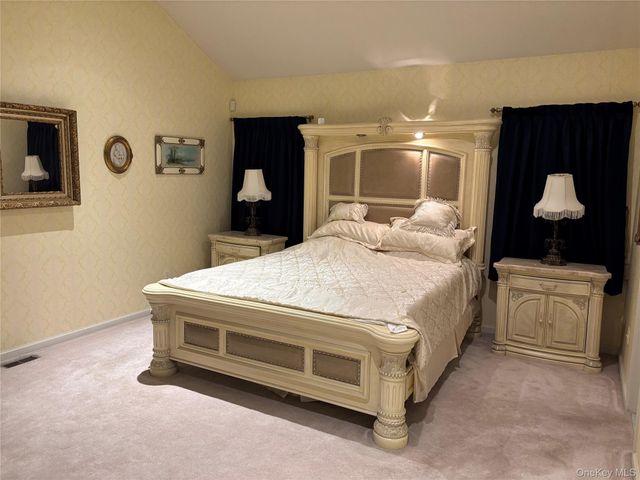 3 Heidi Lane, Mount Sinai, NY 11766