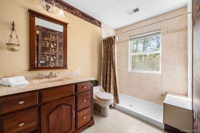3 Heidi Lane, Mount Sinai, NY 11766