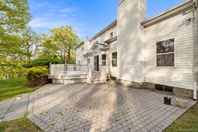 3 Heidi Lane, Mount Sinai, NY 11766