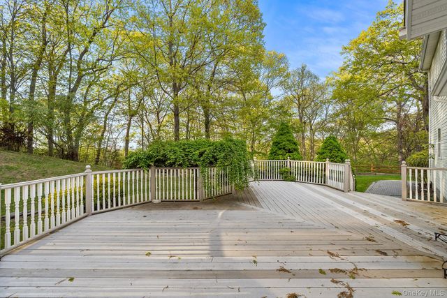 3 Heidi Lane, Mount Sinai, NY 11766