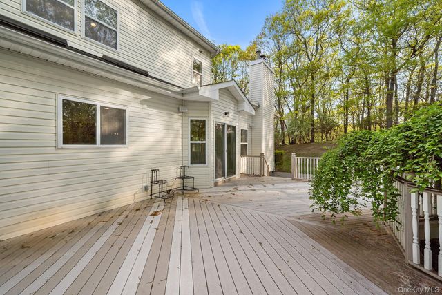 3 Heidi Lane, Mount Sinai, NY 11766