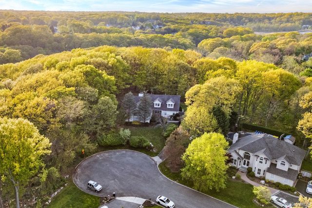 3 Heidi Lane, Mount Sinai, NY 11766