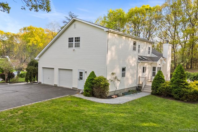 3 Heidi Lane, Mount Sinai, NY 11766