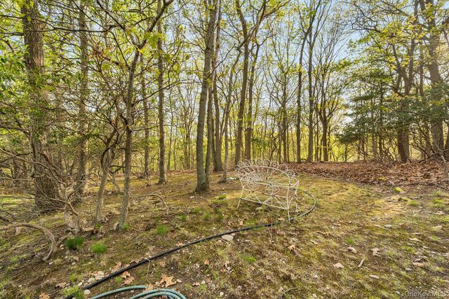 3 Heidi Lane, Mount Sinai, NY 11766