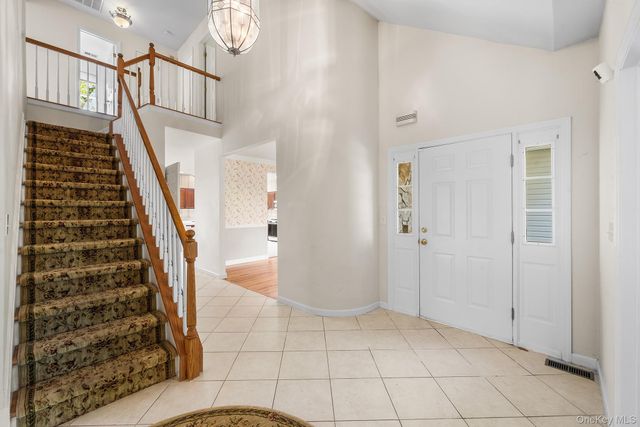 3 Heidi Lane, Mount Sinai, NY 11766