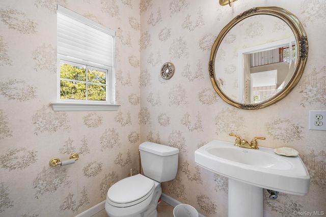 3 Heidi Lane, Mount Sinai, NY 11766
