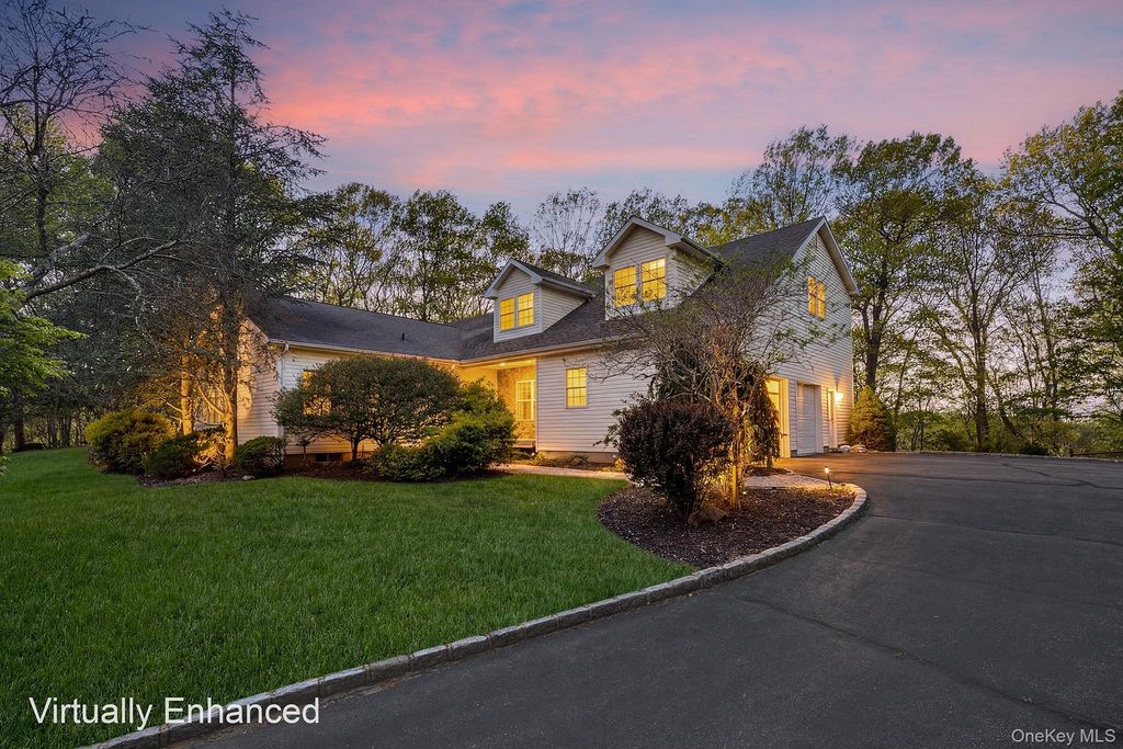 3 Heidi Lane, Mount Sinai, NY 11766