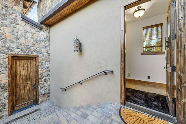 22887 Ghost Tree Lane, Bend, OR 97701