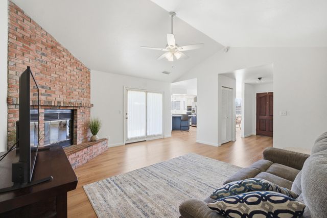 1230 W La Vida Court, Visalia, CA 93277