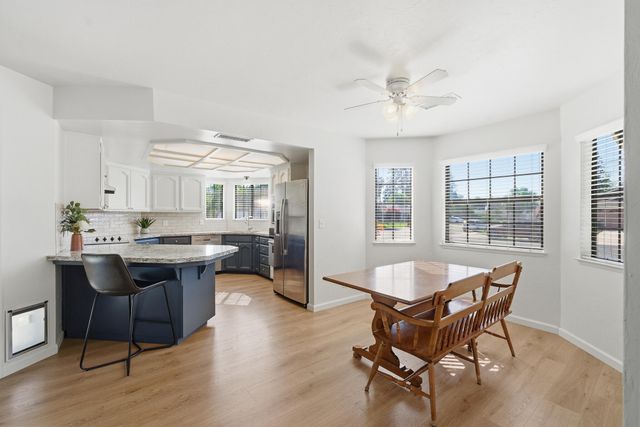 1230 W La Vida Court, Visalia, CA 93277