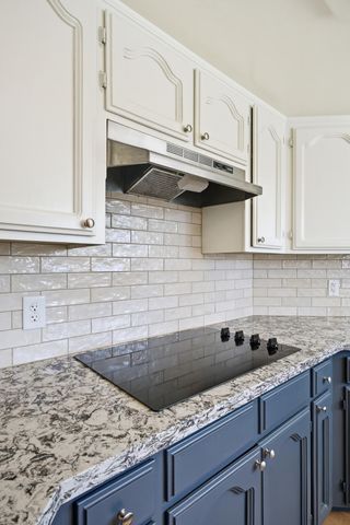 1230 W La Vida Court, Visalia, CA 93277