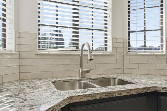 1230 W La Vida Court, Visalia, CA 93277