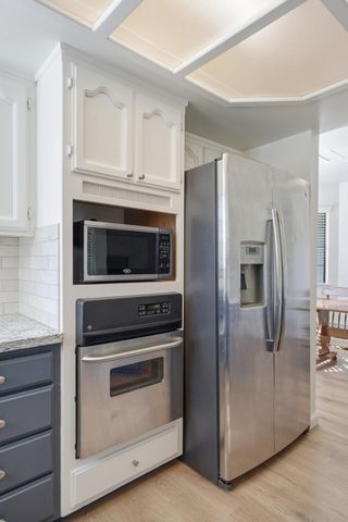 1230 W La Vida Court, Visalia, CA 93277