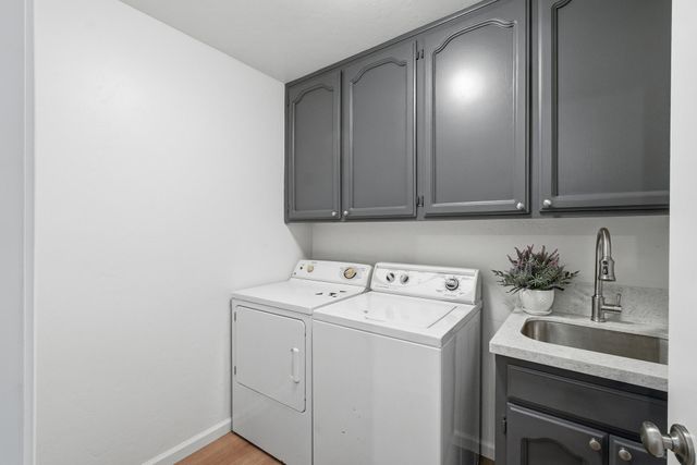 1230 W La Vida Court, Visalia, CA 93277