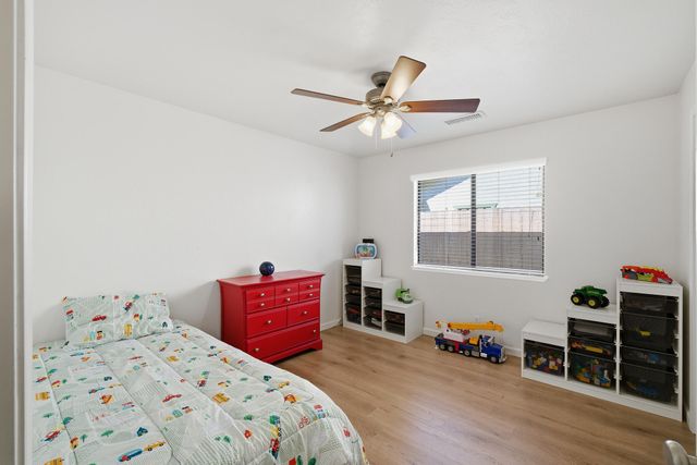 1230 W La Vida Court, Visalia, CA 93277